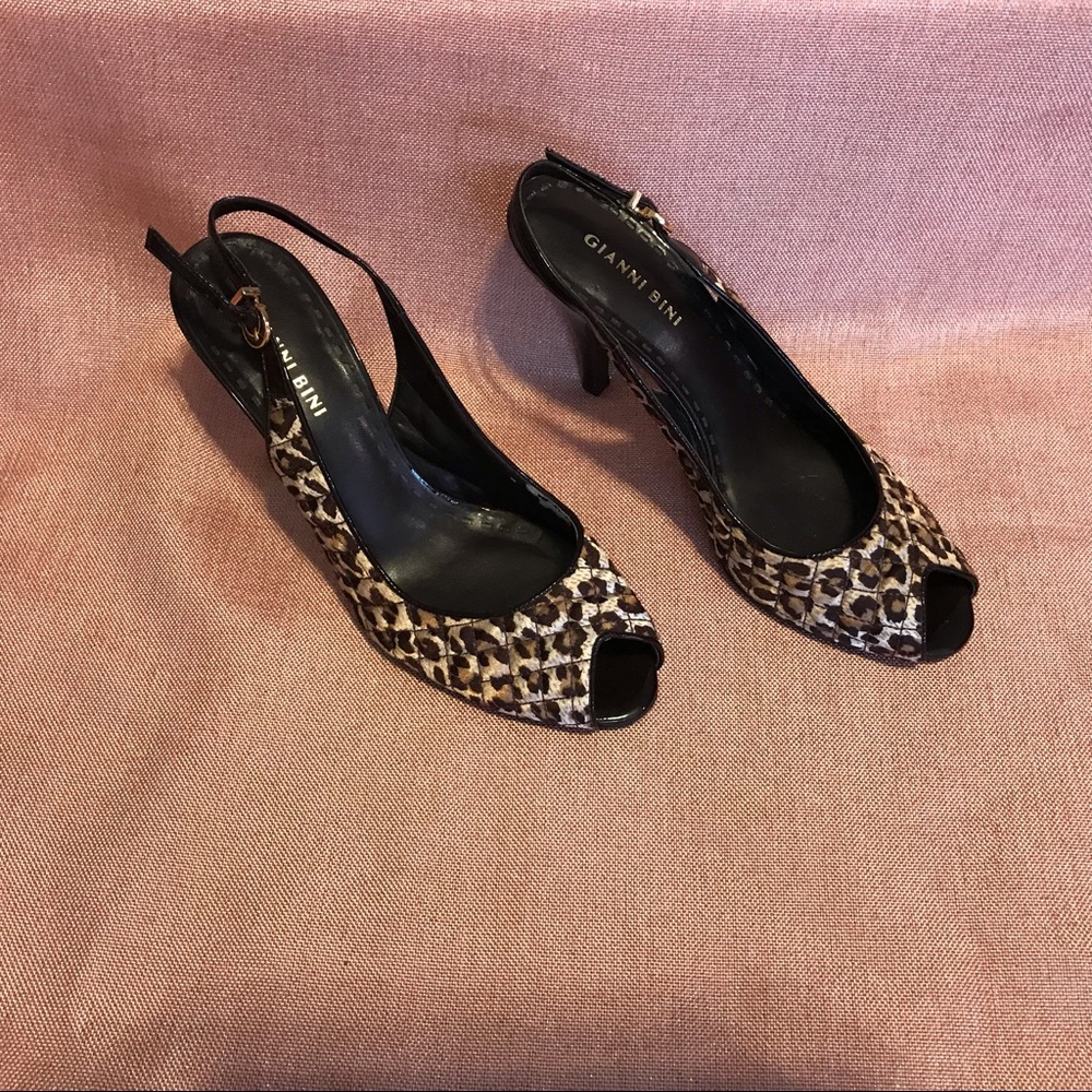 Leopard Print Pumps - Picture 3 of 6